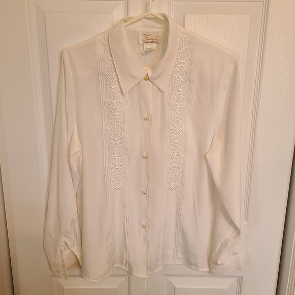 🌟Vintage Classic White Blouse Size 12 - Like New - Picture 2 of 6